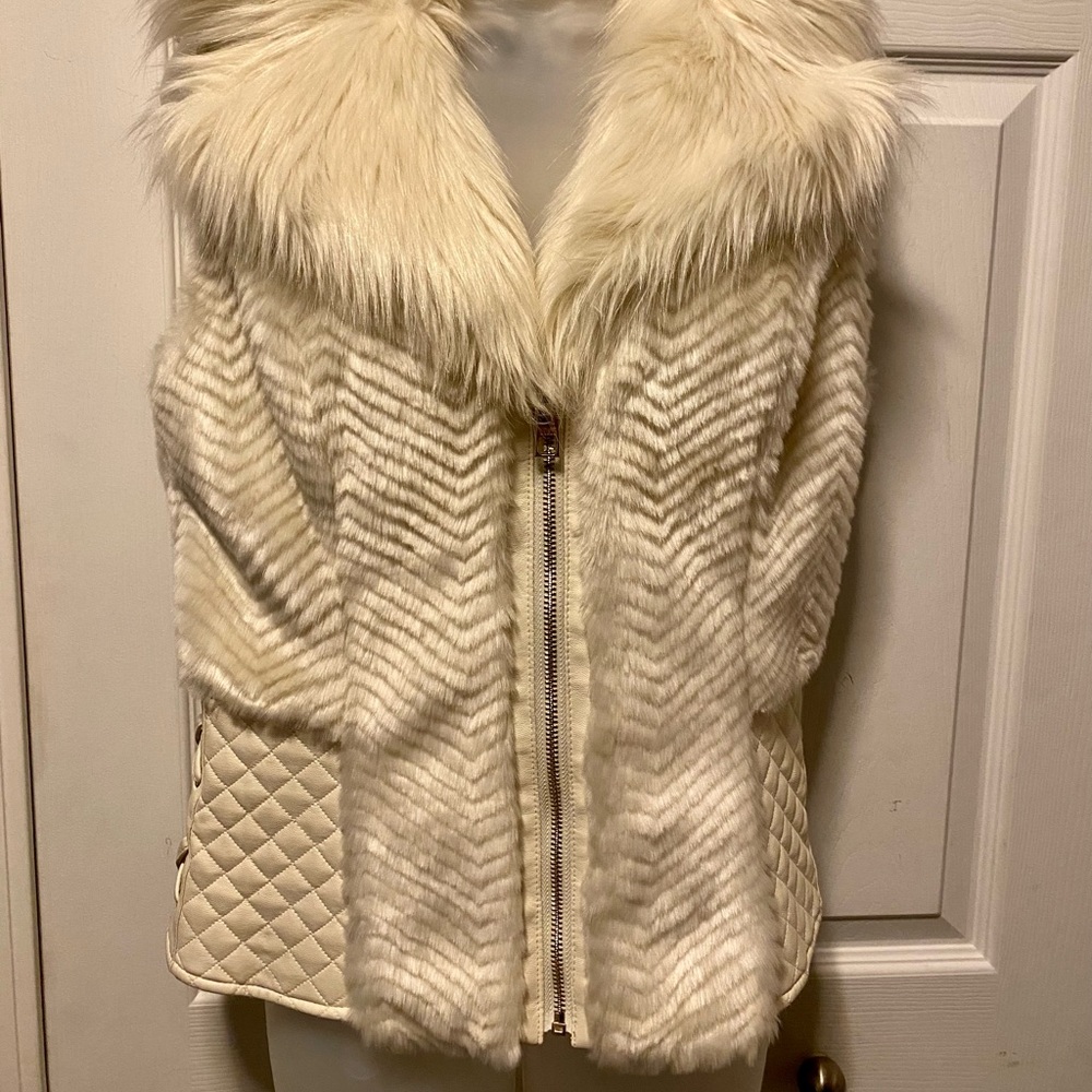 GUESS Womens Piper Faux Fur Vest